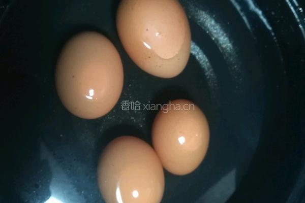 豆瓣酱炒虎皮鸡蛋土豆的做法图解1