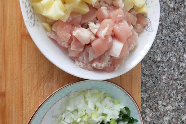 咖喱鸡胸肉炖土豆的做法图解2