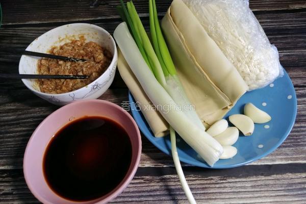 金针菇豆腐卷的做法图解1