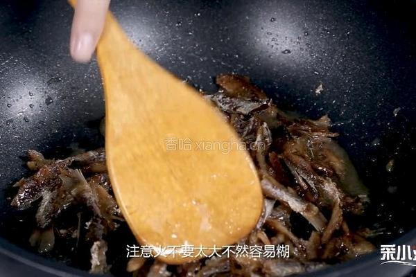 香辣手撕小鱼干的做法图解5