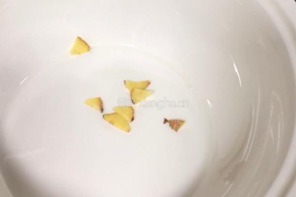 药膳蒸鸡的做法图解3