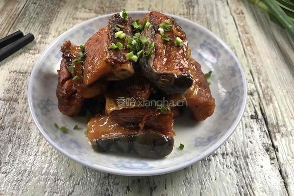 荷叶蒸腊鱼的做法图解13