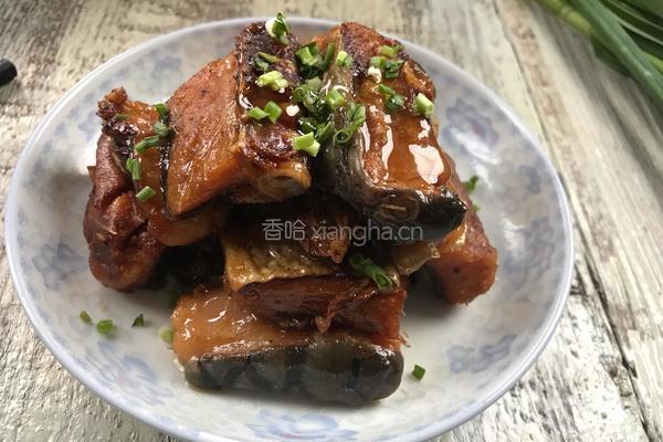 荷叶蒸腊鱼的做法图解14