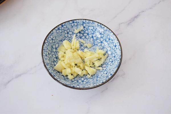 饺子皮油泼面的做法图解3