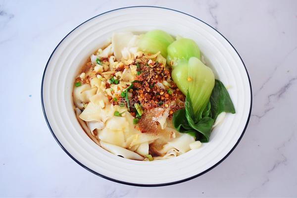 饺子皮油泼面的做法图解18