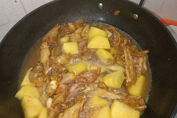 土豆闷鸡的做法图解5