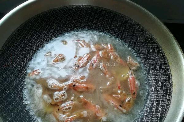 滑蛋虾仁饭的做法图解3