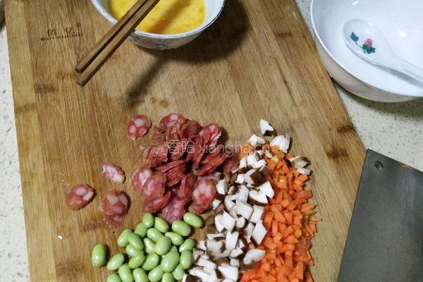 腊肠焖饭的做法图解1