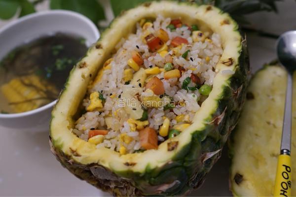 凤梨（菠萝）炒饭的做法图解5