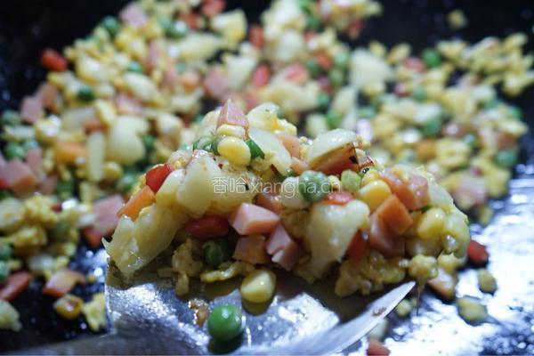 凤梨（菠萝）炒饭的做法图解3