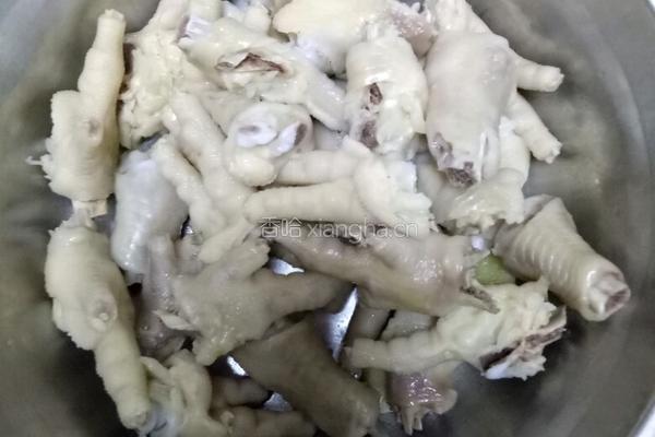 柠檬鸡爪的做法图解1