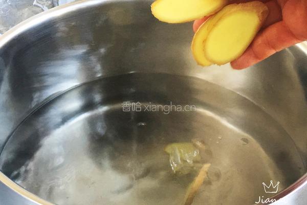 梅肉骨炖春笋的做法图解3