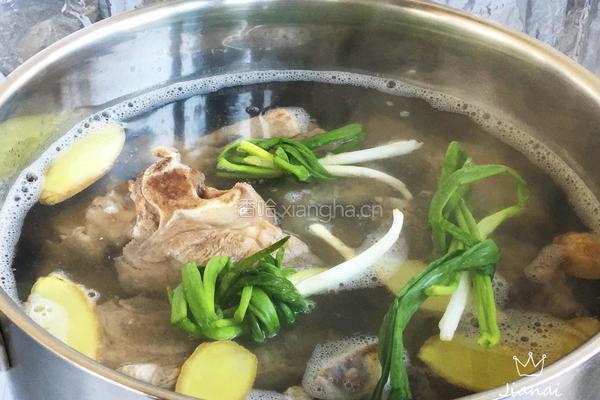 梅肉骨炖春笋的做法图解6