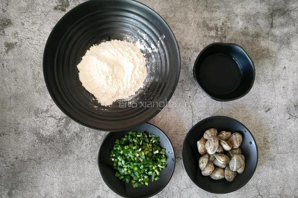 韭香花蛤海鲜汤的做法图解1