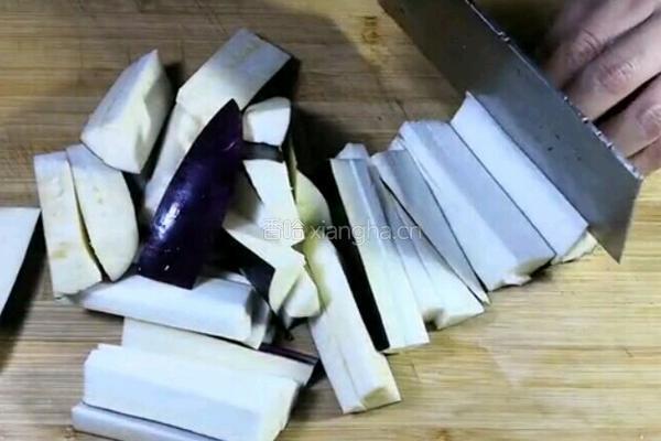 茄子新吃法的做法图解1