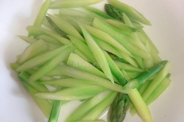 芦笋虾仁炒蛋的做法图解6