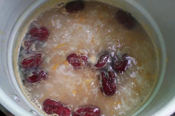 婴儿辅食之红枣红萝卜奶粉粥的做法图解3