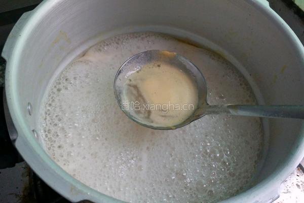 婴儿辅食之红枣红萝卜奶粉粥的做法图解5