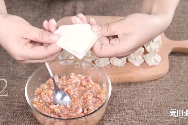 虾仁鲜肉小馄饨 教你三种馄饨包法的做法图解6