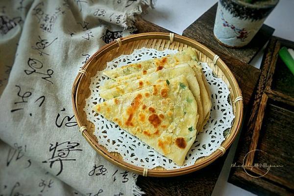 外焦里软葱油饼的做法图解18