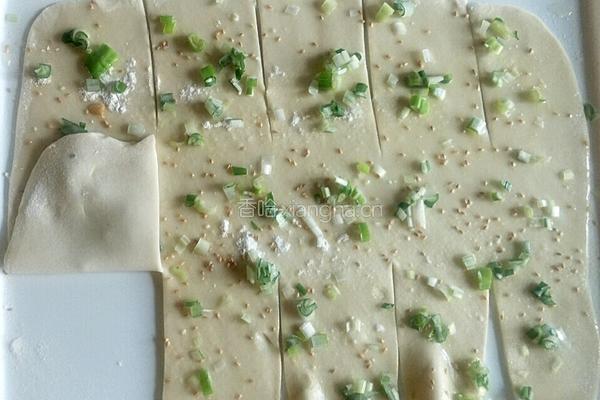 外焦里软葱油饼的做法图解8