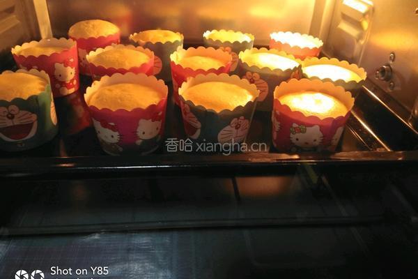 纸杯蛋糕的做法图解3