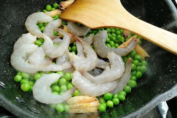鲜虾滑蛋炒豌豆的做法图解11