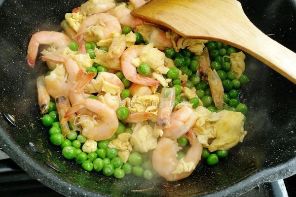 鲜虾滑蛋炒豌豆的做法图解14