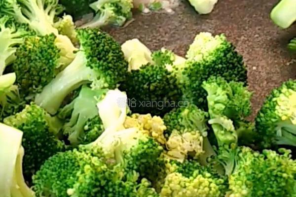 虾仁西兰花的做法图解3