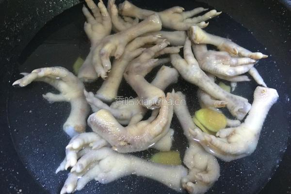 虎皮凤爪的做法图解1