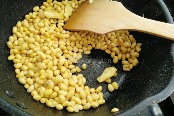 黄豆炖海带的做法图解7