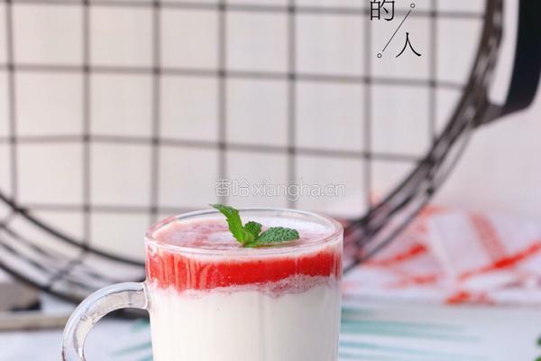 牛奶草莓杯的做法图解4