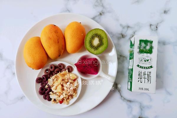 缤纷芒果奶昔的做法图解1