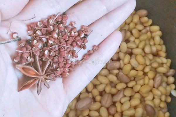 水煮花生黄豆的做法图解3