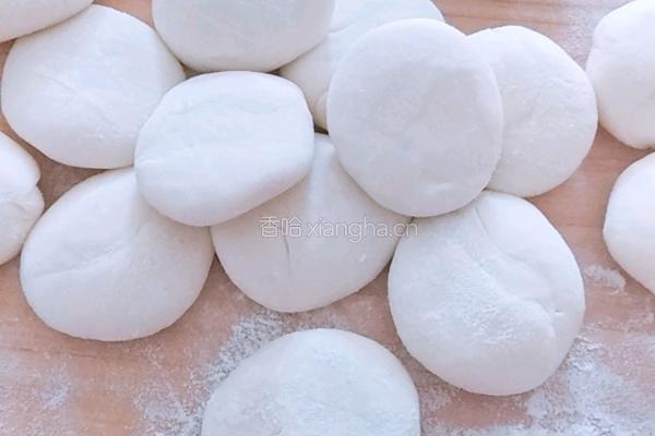 荠菜豆腐馅儿饺子的做法图解5
