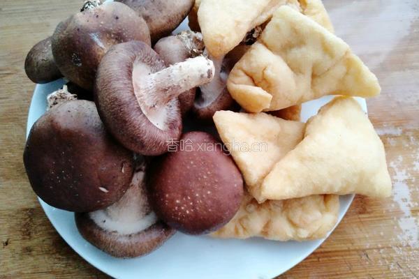 香菇油豆腐的做法图解1