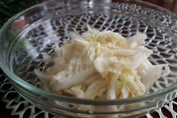 腌上就能吃的懒人辣白菜的做法图解3