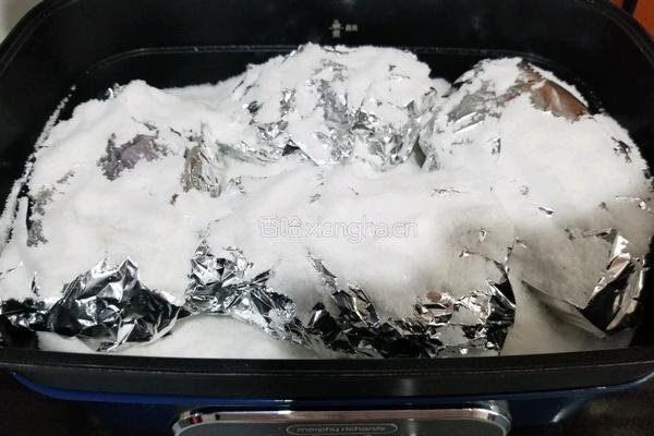 盐焗乳鸽的做法图解2