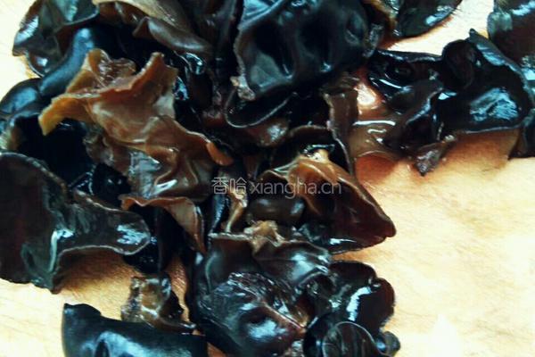 大虾菠菜蛋花汤的做法图解1