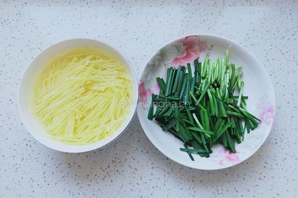 韭菜土豆丝的做法图解3
