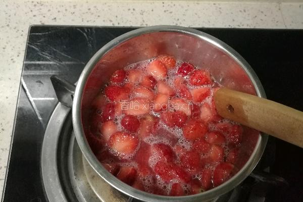 自制草莓酱的做法图解1