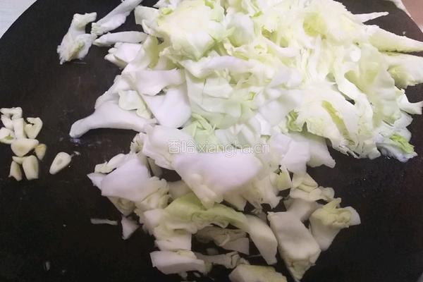 爆炒卷心菜的做法图解1