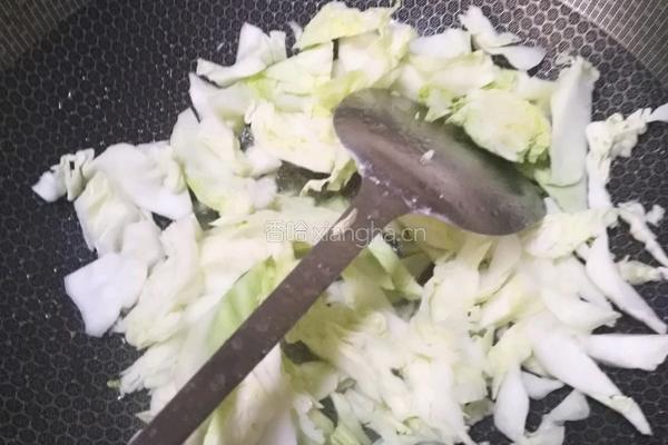 爆炒卷心菜的做法图解3