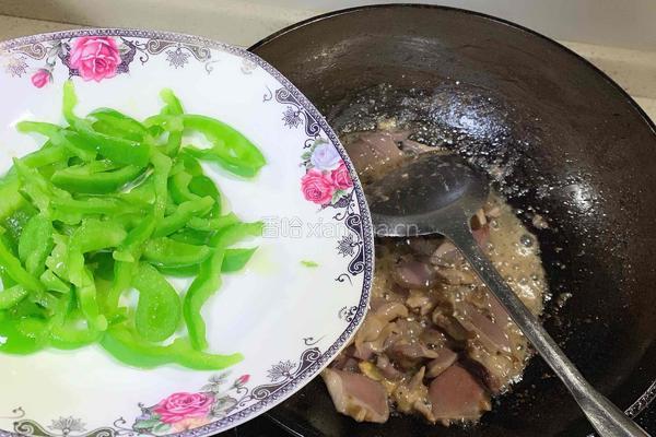 菜椒炒鸭肫的做法图解9