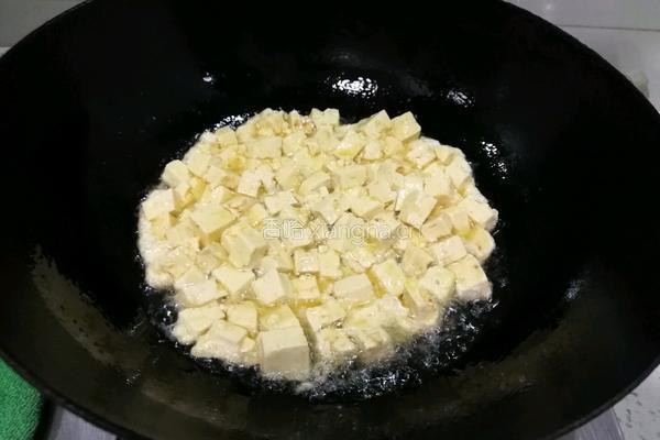 豆腐炒韭菜的做法图解2