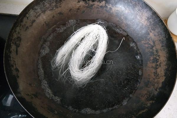 凉拌菠菜干豆皮的做法图解3