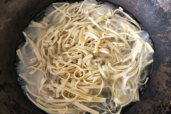 凉拌菠菜干豆皮的做法图解5