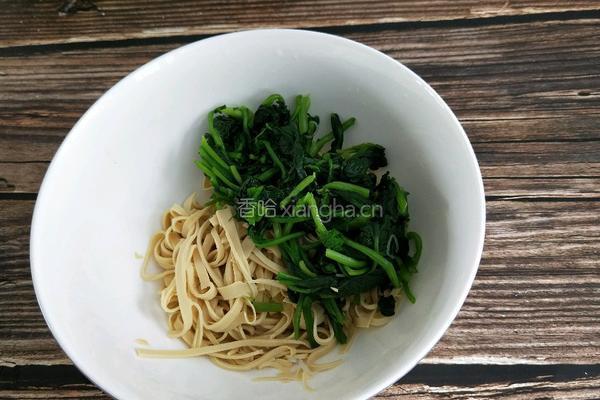 凉拌菠菜干豆皮的做法图解8