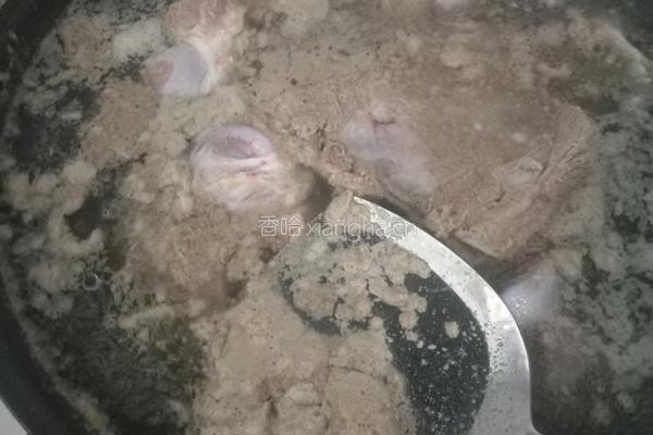 玉米胡箩卜炖筒子骨（电磁炉）的做法图解4