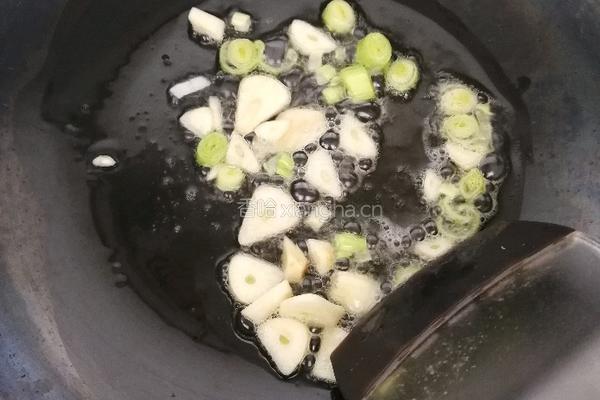 杏鲍菇炒胡萝卜的做法图解4